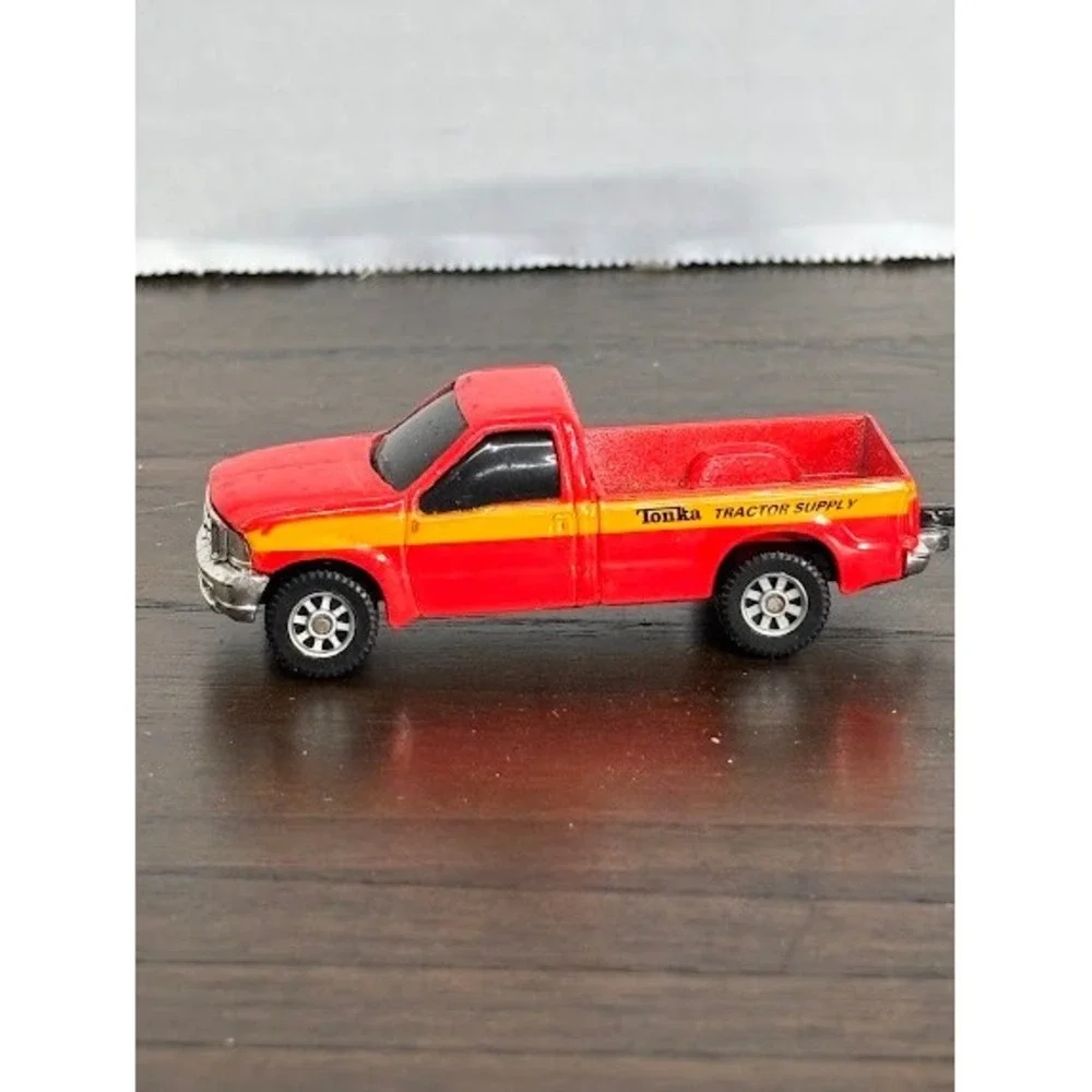Maisto Tonka Tractor Supply Ford F-350 Super Duty Truck & Horse Trailer Set